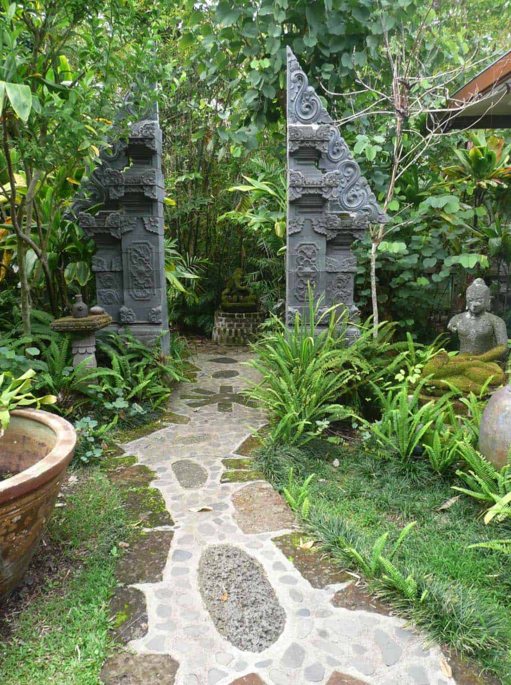 Garden Stone Pathway Ideas-25-1 Kindesign