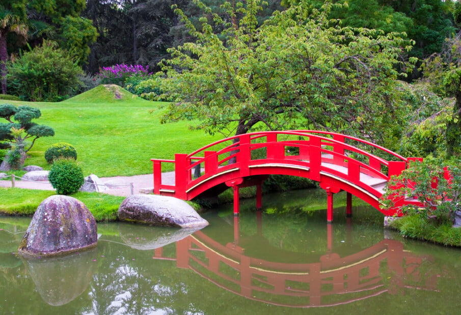 Metal arched Japanese bridge design