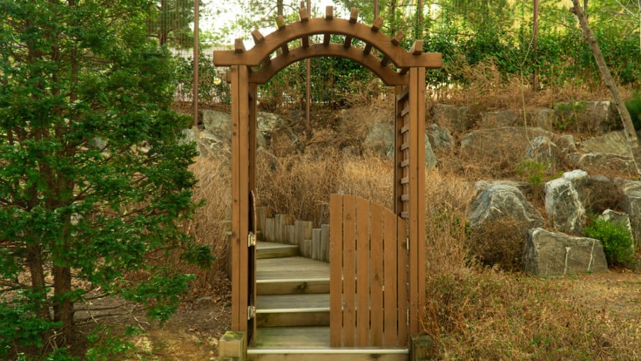 Simple arbor gates